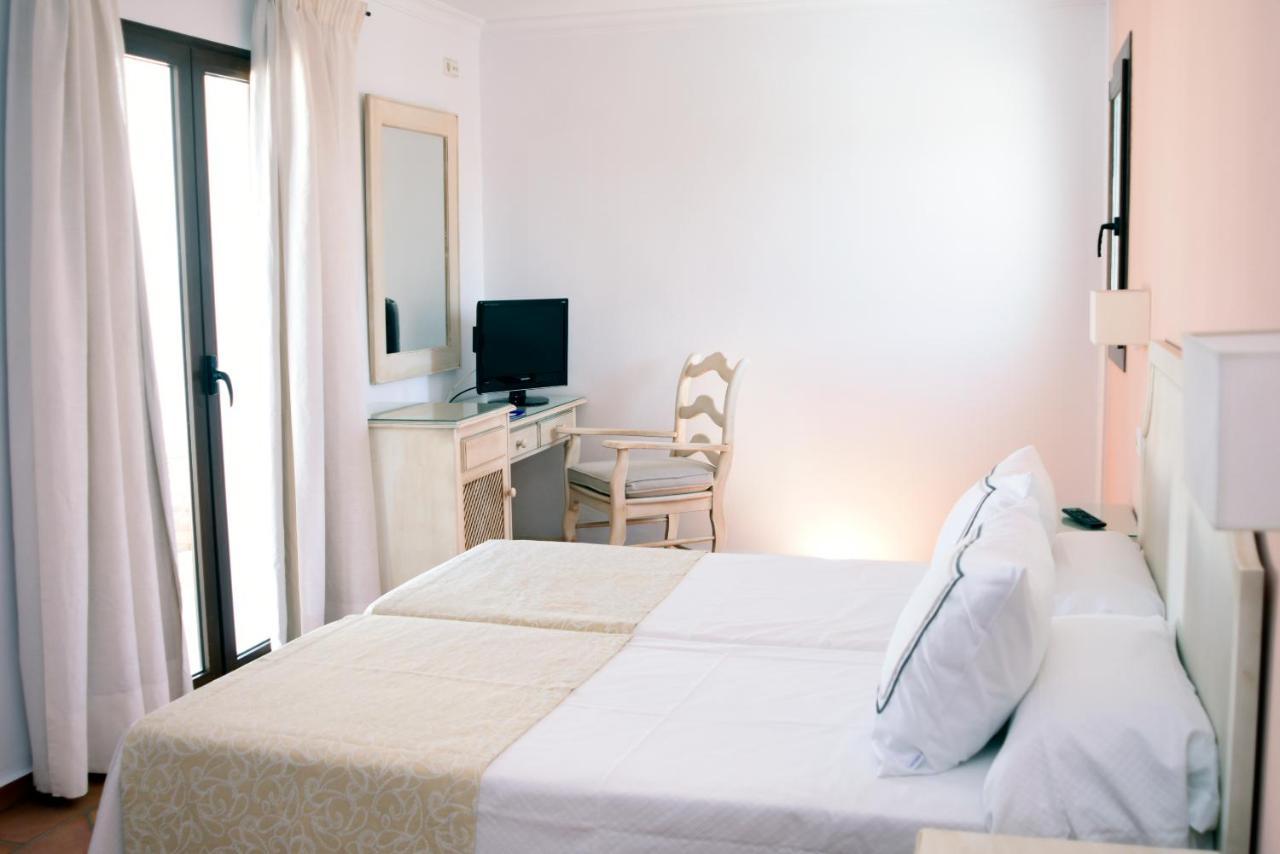 Hostal Dona Lola Marina Zahara de los Atunes Buitenkant foto