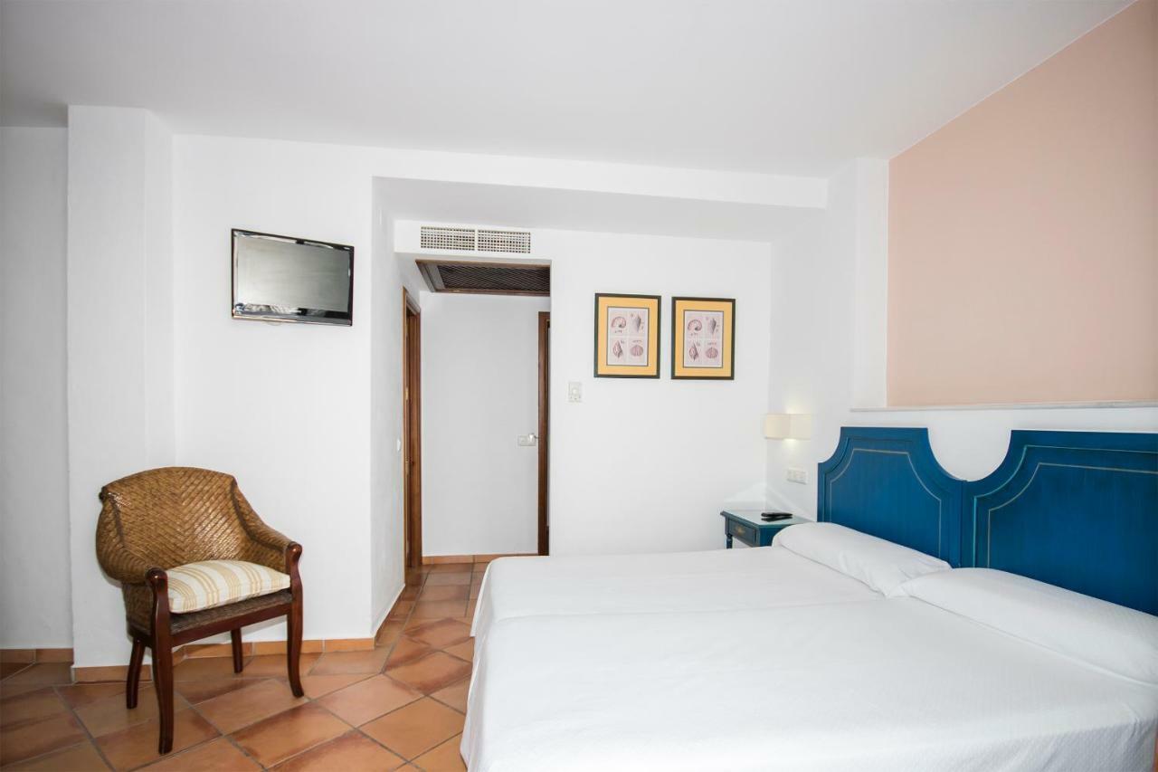 Hostal Dona Lola Marina Zahara de los Atunes Buitenkant foto