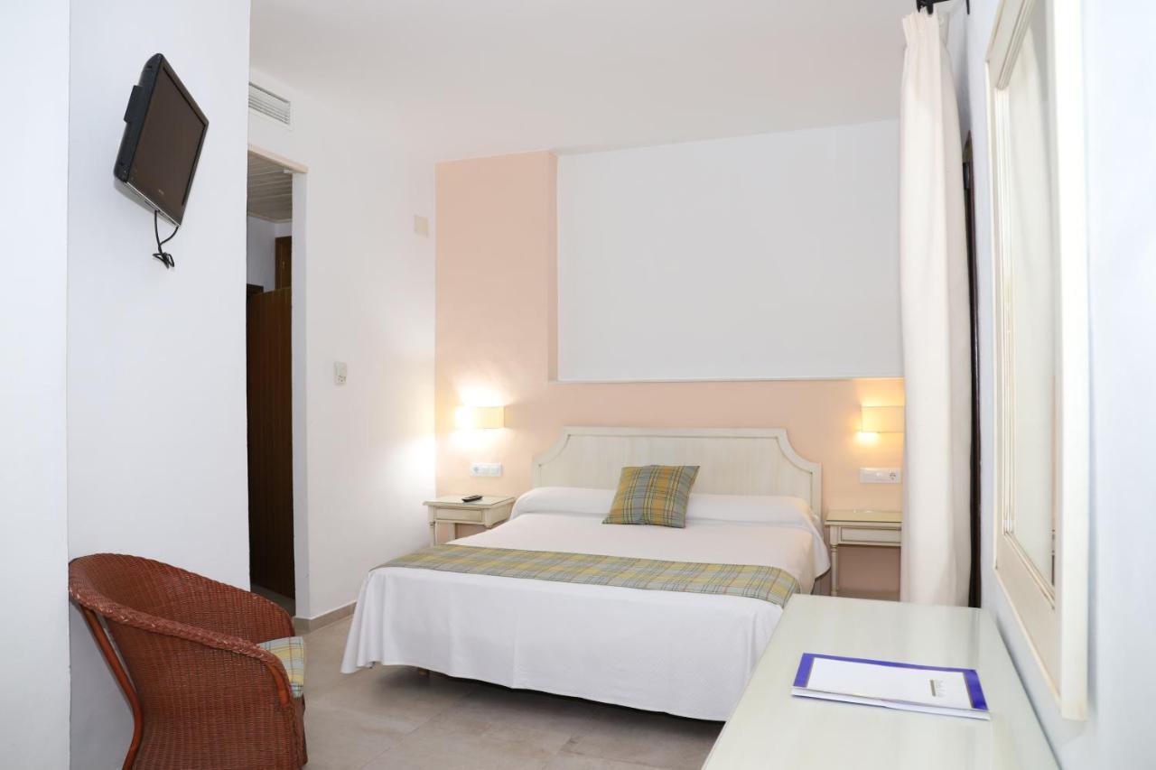 Hostal Dona Lola Marina Zahara de los Atunes Buitenkant foto
