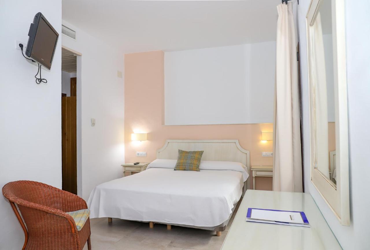 Hostal Dona Lola Marina Zahara de los Atunes Buitenkant foto